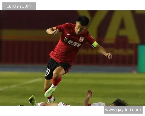 中超激战泰达对决深圳队双方全力争胜展现精彩足球盛宴