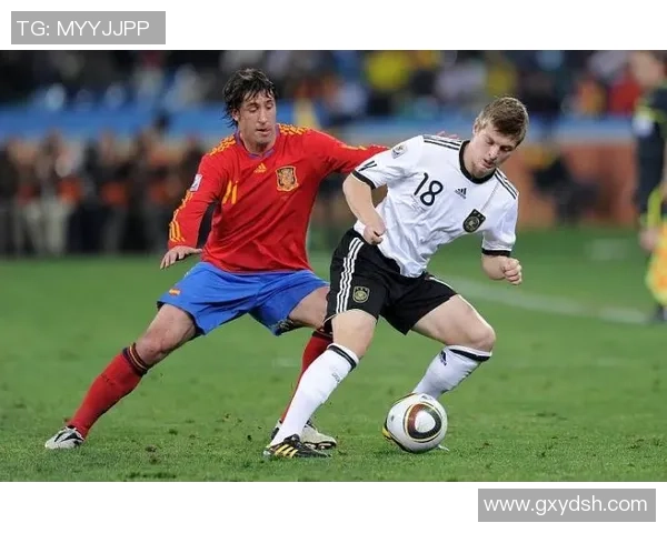 克罗斯的足球之路：从天才少年到世界级中场的成长历程与成就分析