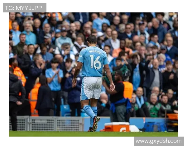 曼城遭欧足联重罚再罚三千万并禁赛一年引发广泛关注